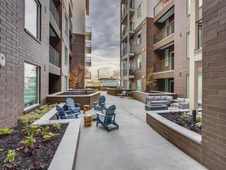 Sleek & Stylish Salt Apt Prime Loc Apartment