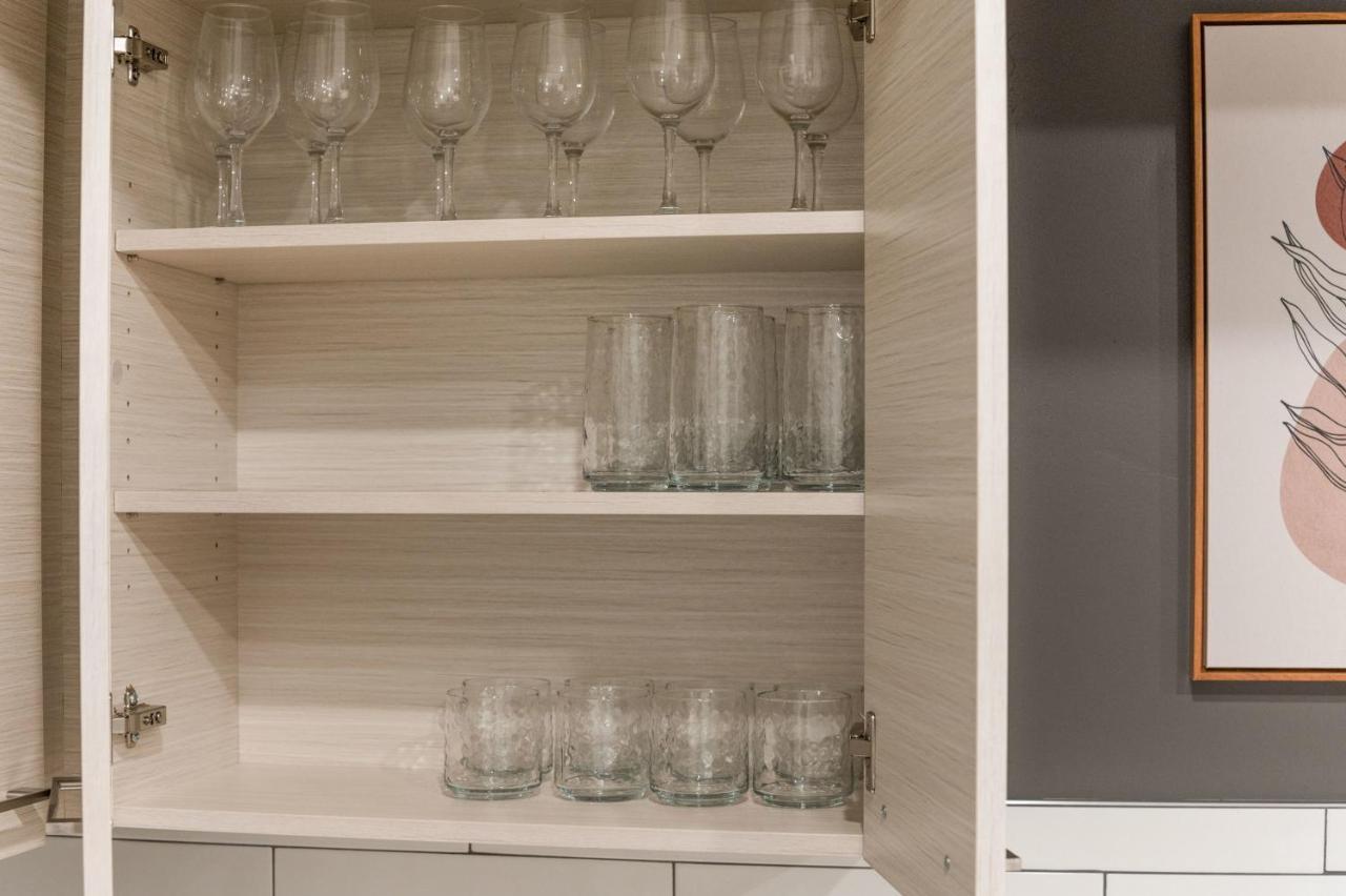 Sleek & Stylish Salt Apt Prime Loc Apartment *