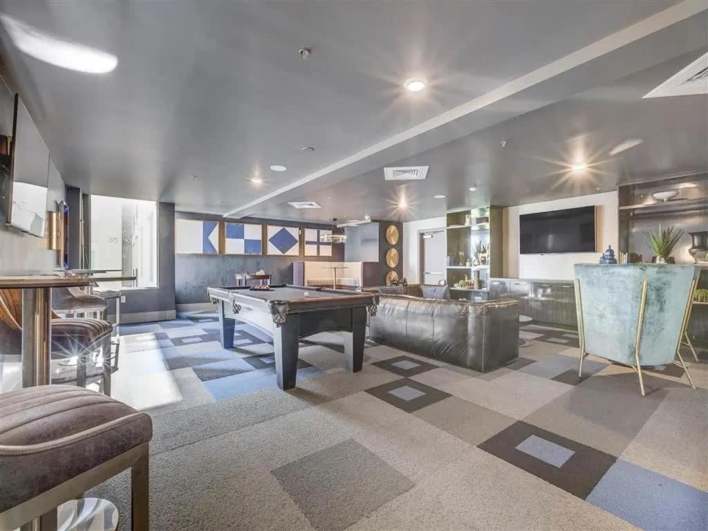 Sleek & Stylish Salt Apt Prime Loc