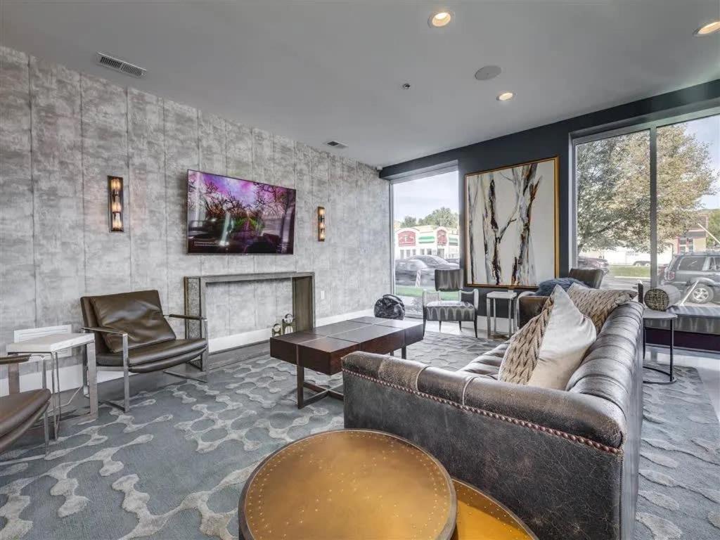 Sleek & Stylish Salt Apt Prime Loc *