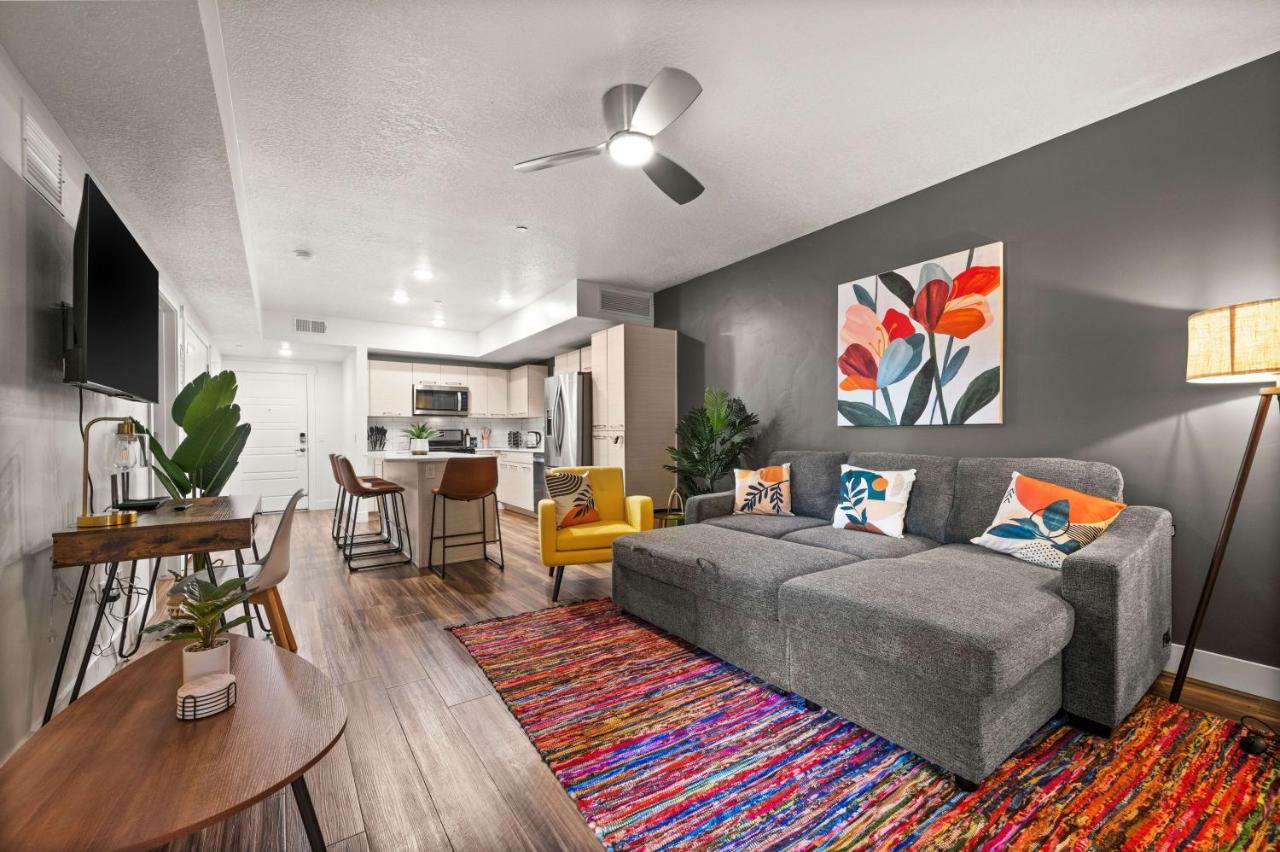 Sleek & Stylish Salt Apt Prime Loc Apartment